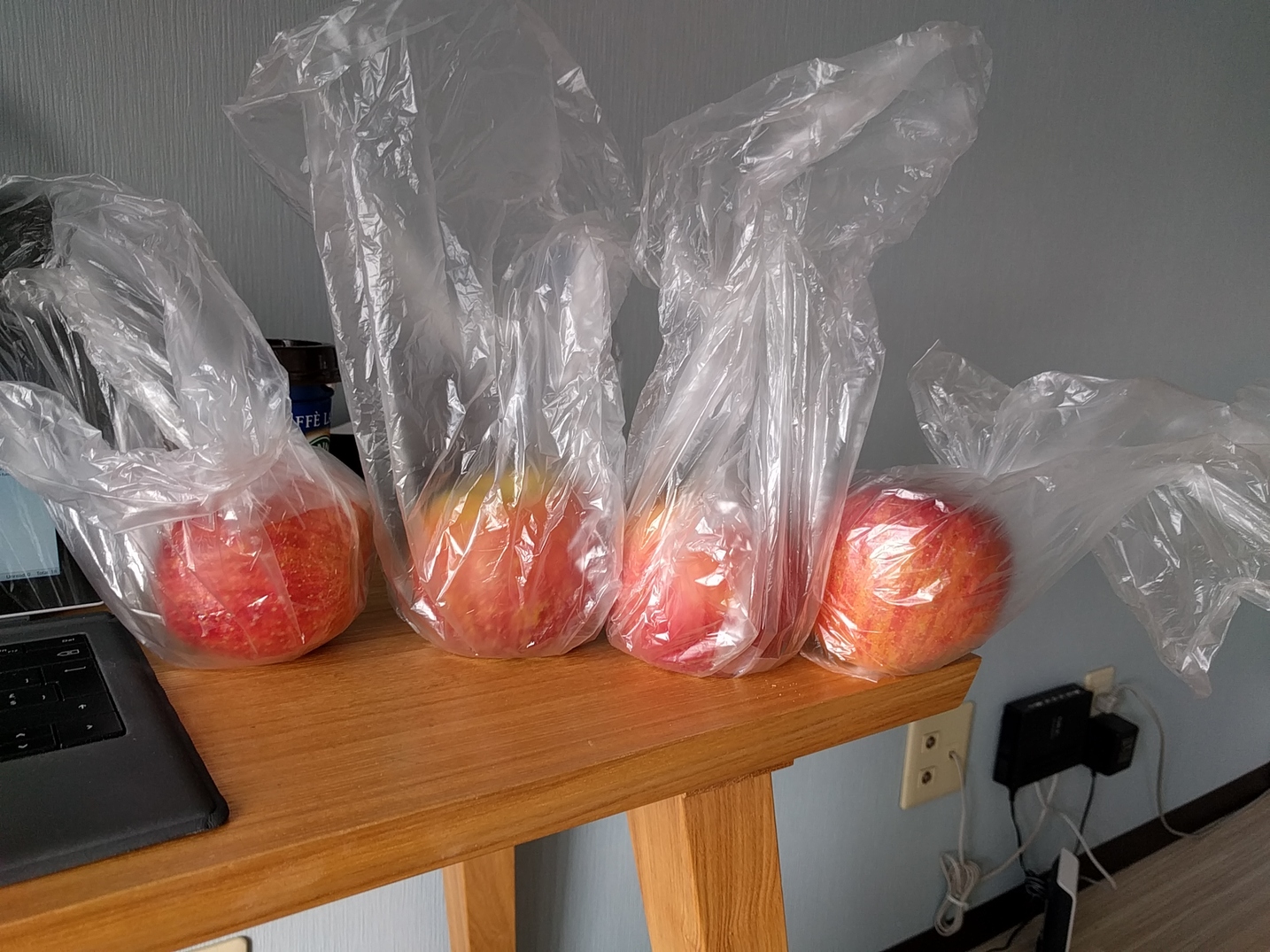  Verpackte Äpfel 
